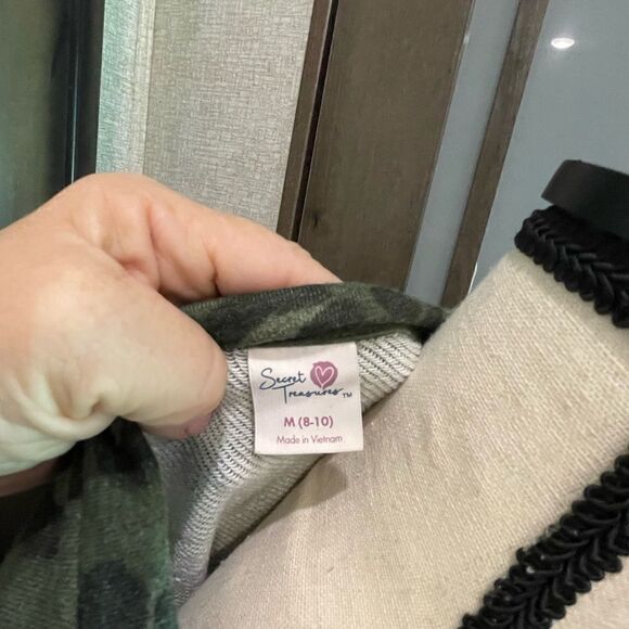 Secret Treasure Lounge Suit  - Picture 3 of 5